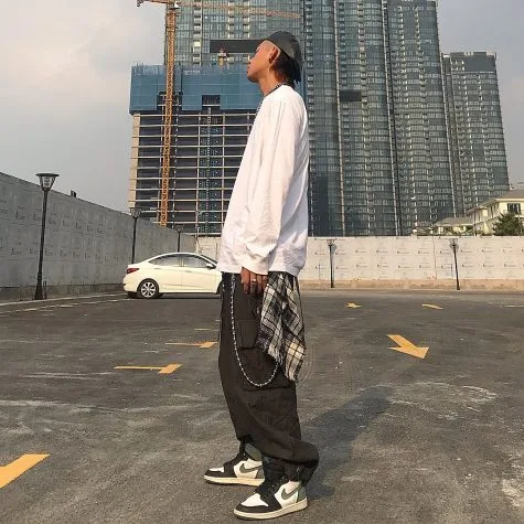 Wean Le gây ấn tượng với bộ outfit được điểm nhấn thêm vài phụ kiện độc đáo. Ảnh: Instagram @weantodale