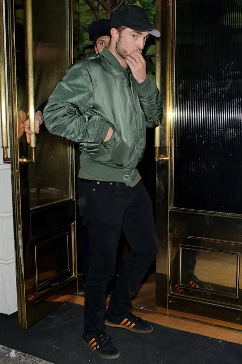 phong cach thoi trang -robert-pattinson - elle man 3