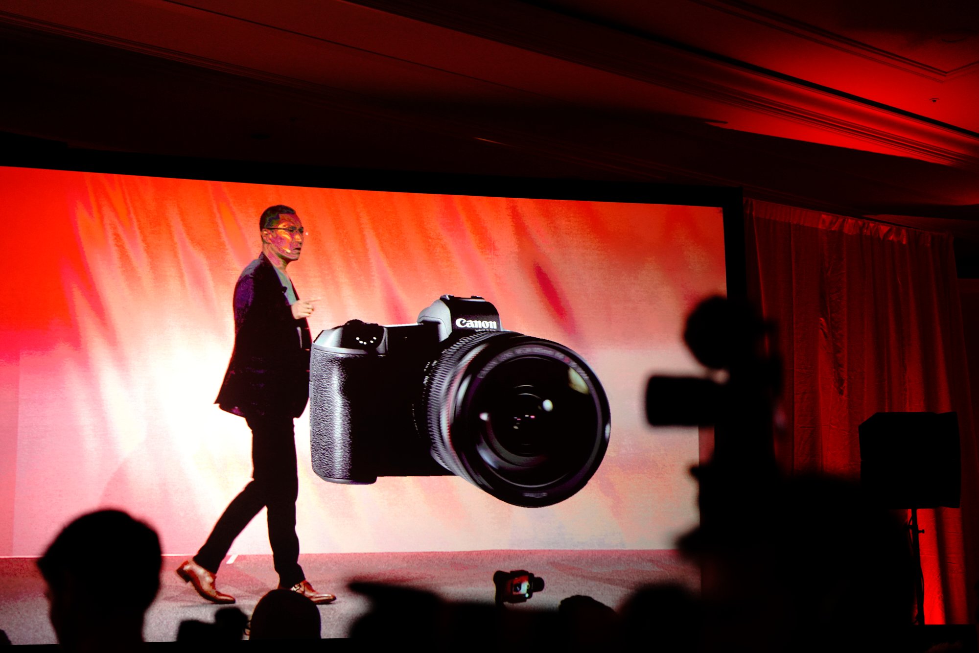 elle man may anh mirrorless 90