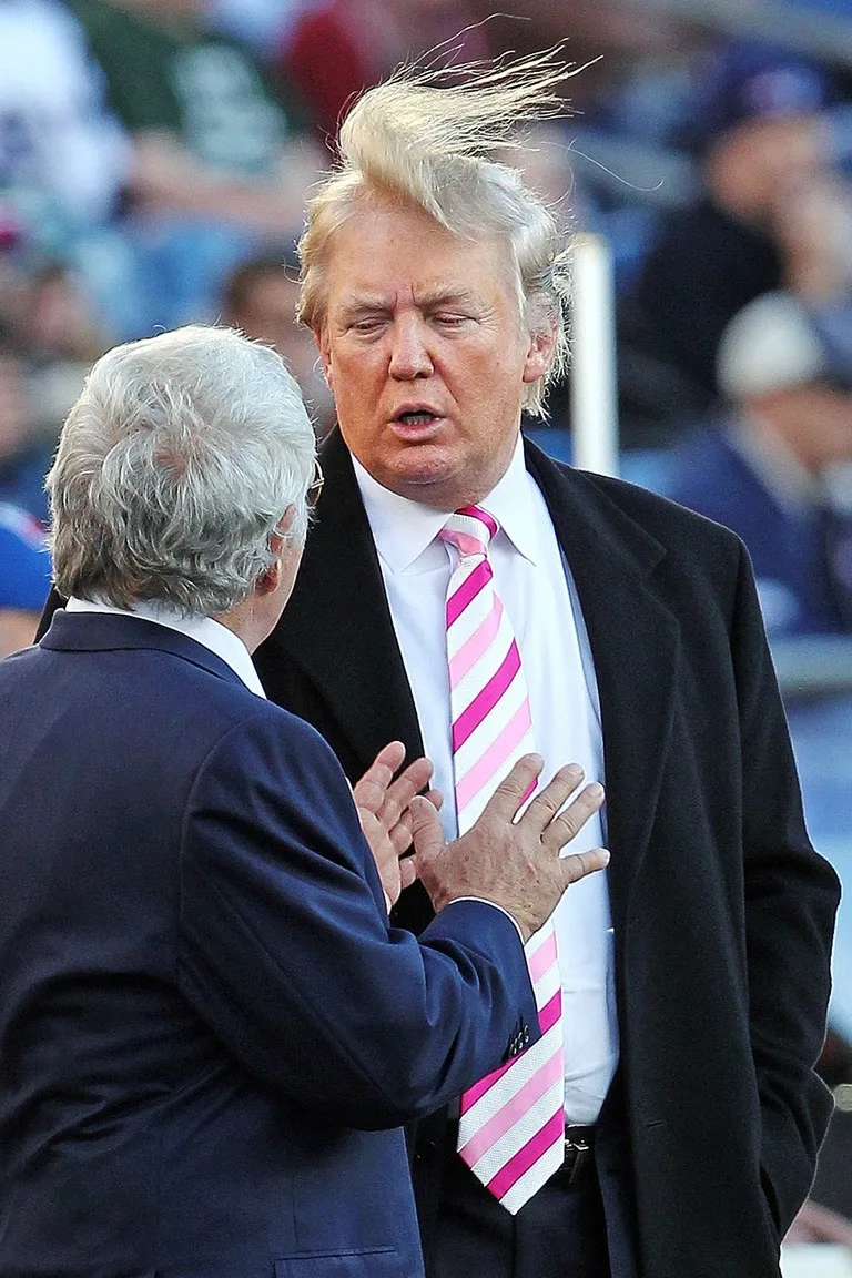 Và chính trị trở thành sân khấu của Donald Trump