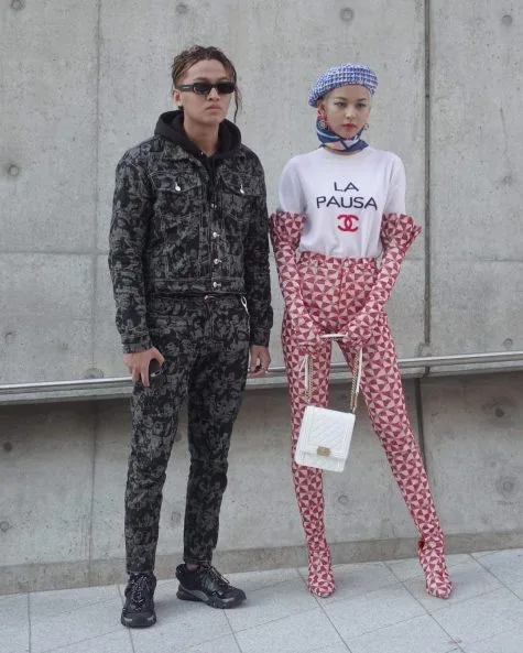 Hình ảnh Kenshj Phạm xuất hiện cùng người mẫu Phí Phương Anh tại Seoul Fashion Week hồi tháng 10 vừa qua. Ảnh: Instagram @kenshj_pham