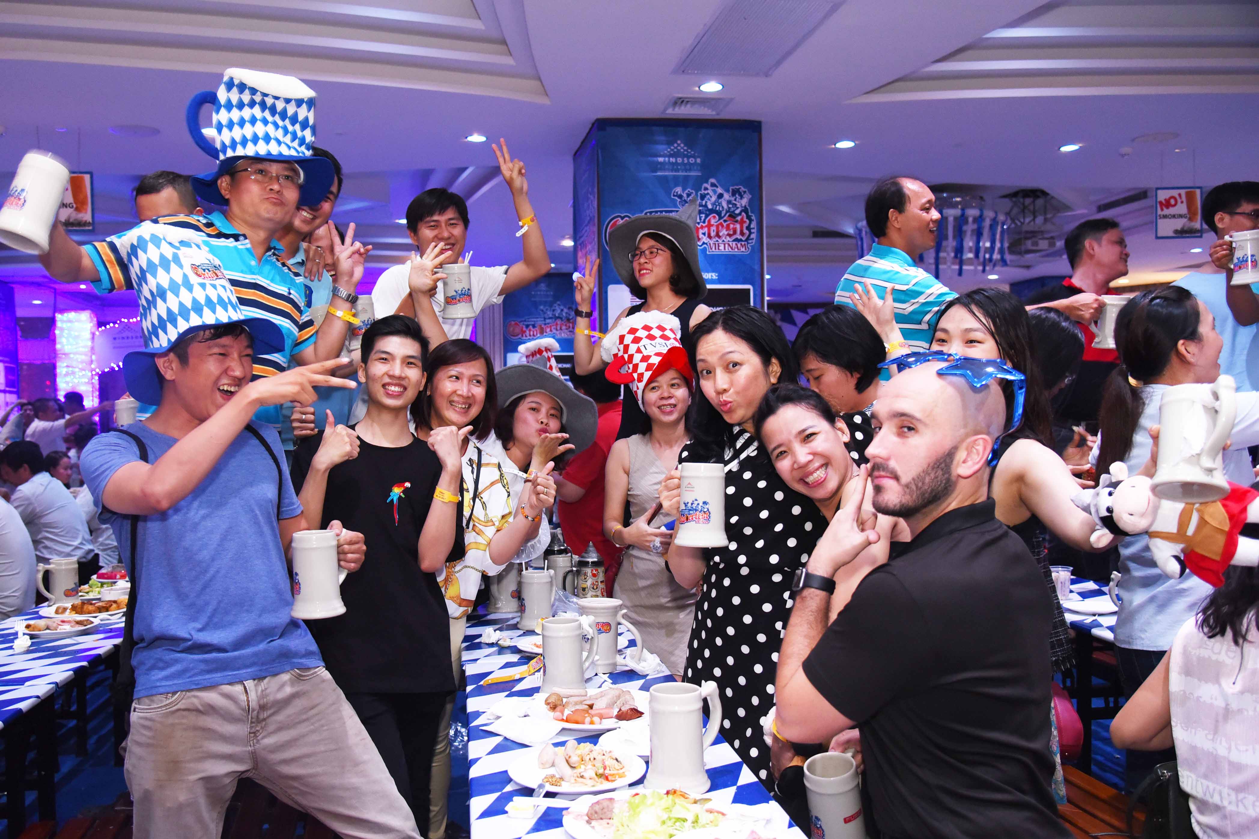 le hoi oktoberfest viet nam - elle man (13)