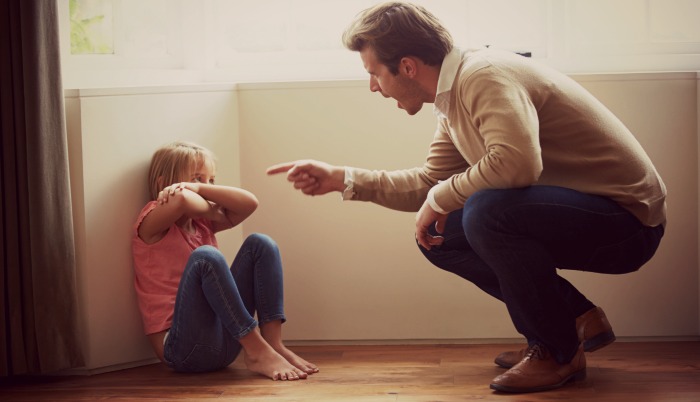 người cha có cách dạy con nghiêm khắc