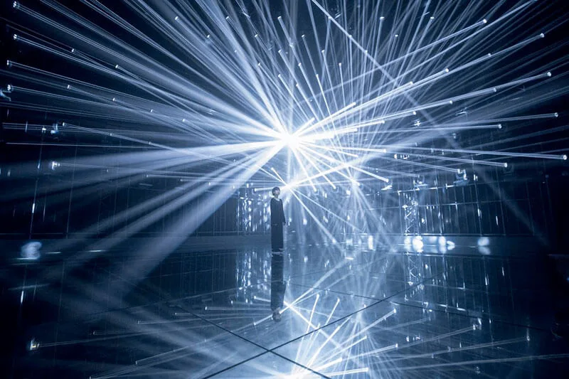 su kien van hoa - teamlab boderless - elle man 4