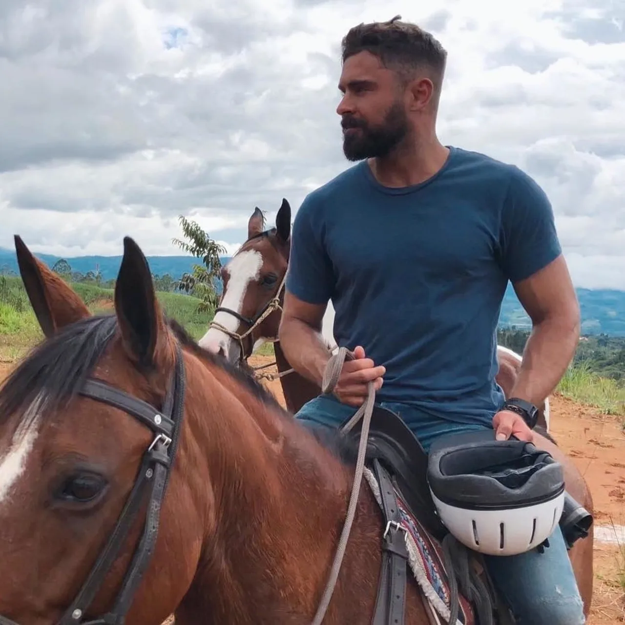Ảnh: Instagram @zacefron