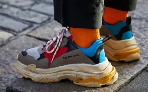 Đôi Triple S của Balenciaga gần đây đã tạo được sức hút không kém người tiền nhiệm của mình (Ảnh: Footwear News)