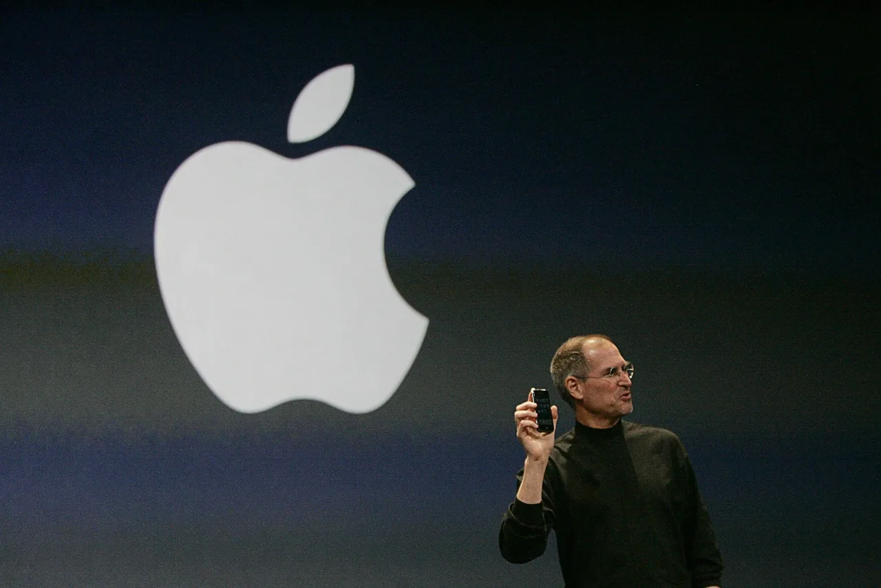 lich-su-logo-thuong-hieu-apple-elle-man-0