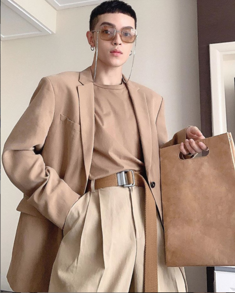 phối đồ gam màu beige áo thun blazer