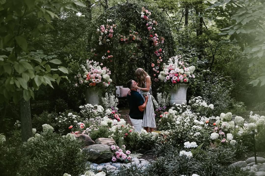 Taylor swift Travis Kelce đính hôn