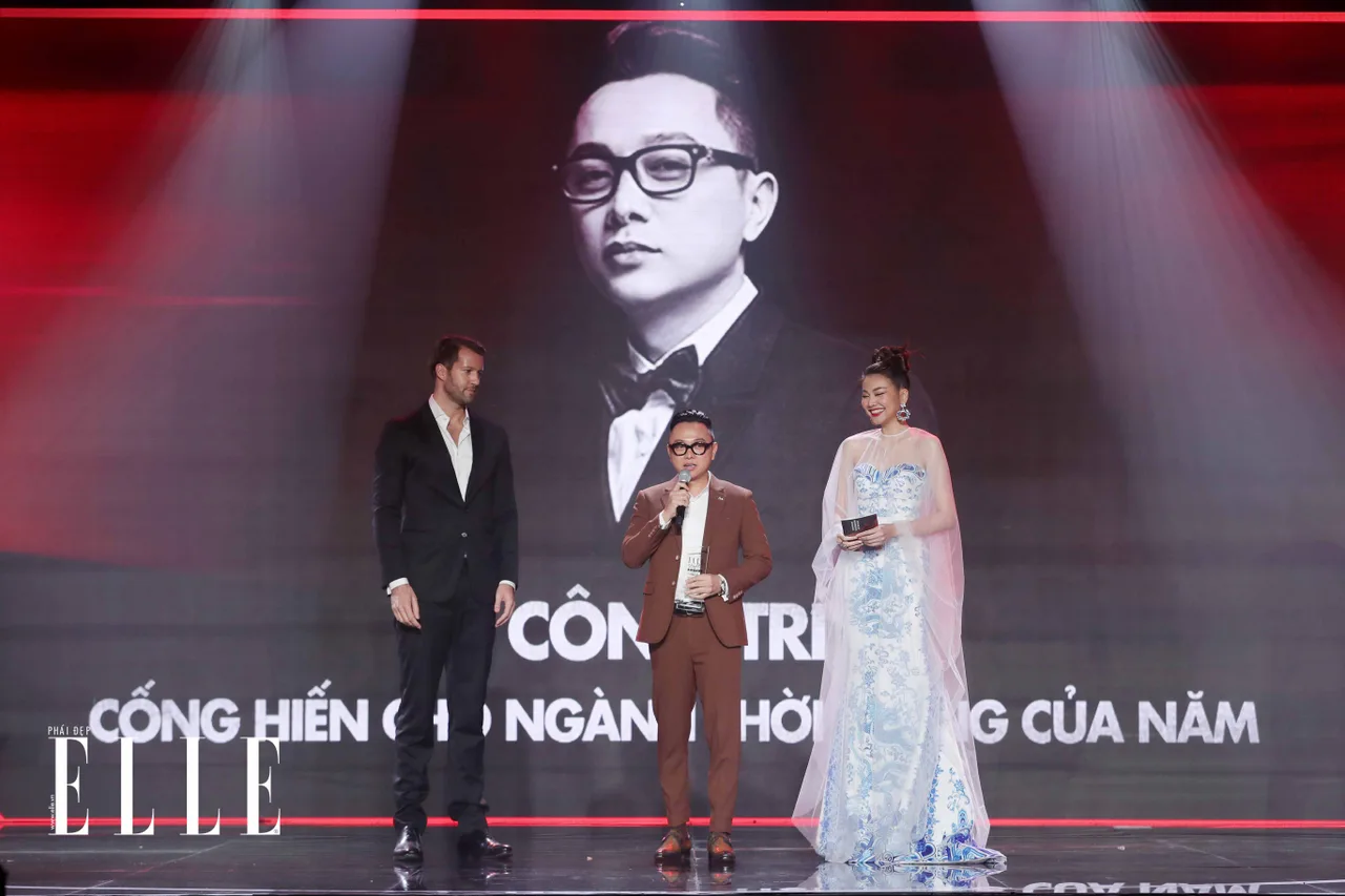 NTK công trí trong khoảnh khắc nhận giải