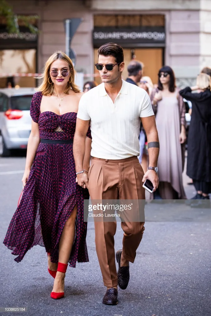 Một fashionisto không thể "Milan" hơn nữa với chiếc áo phông basic cùng quần âu và giày vintage. Nếu để nói về thời trang và sự thanh lịch của những người đàn ông Italia thì đây chính là câu trả lời tuyệt vời nhất. Ảnh: Getty Images