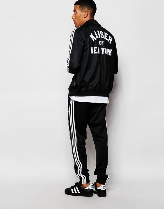 Calendar Hoai co cung ao khoac Track Jacket 3