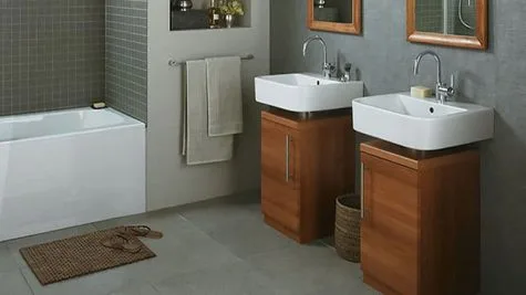 Các khu vực trống dưới bồn tắm luôn là chỗ hữu dụng
