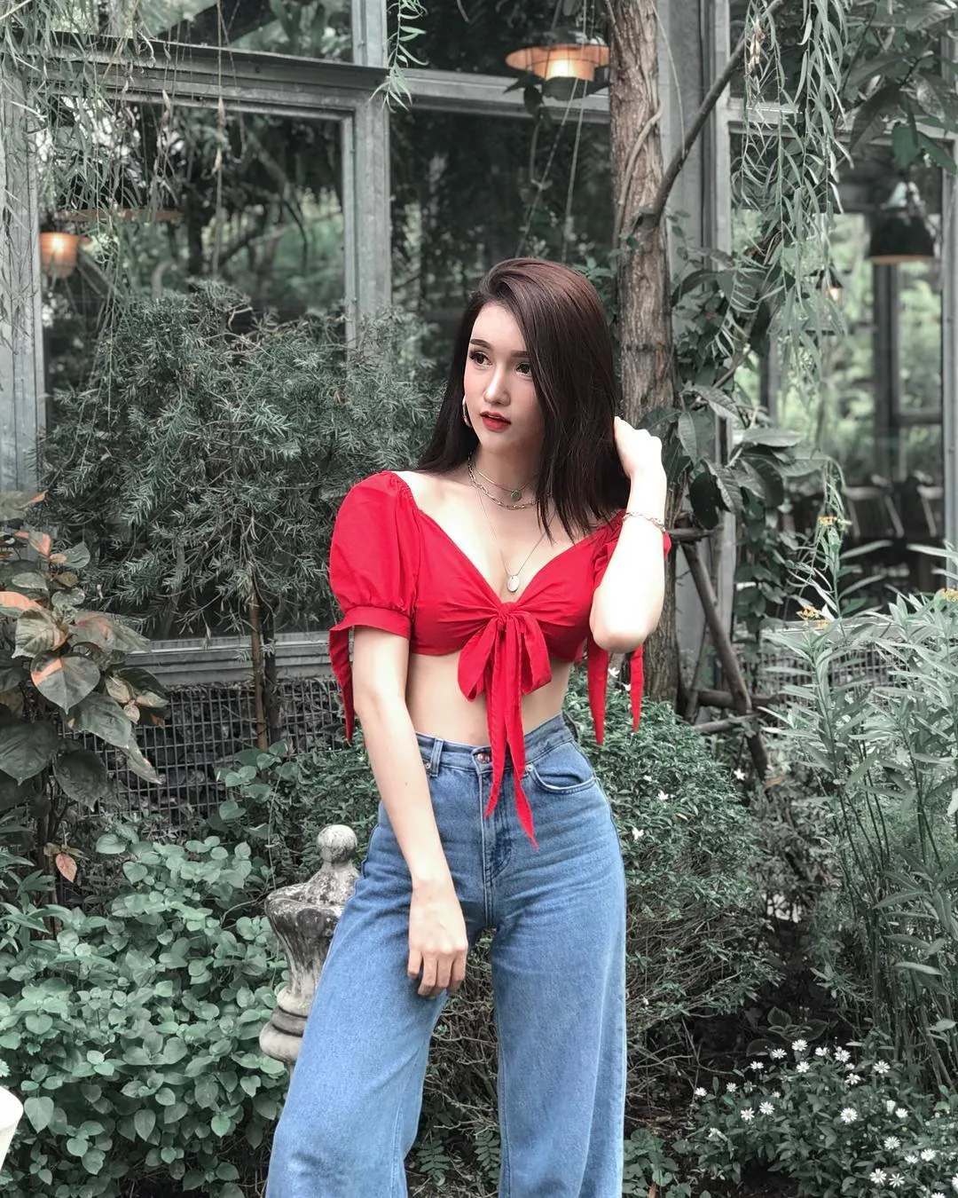 mỹ nhân chuyển giới - pynk diện áo crop top đỏ