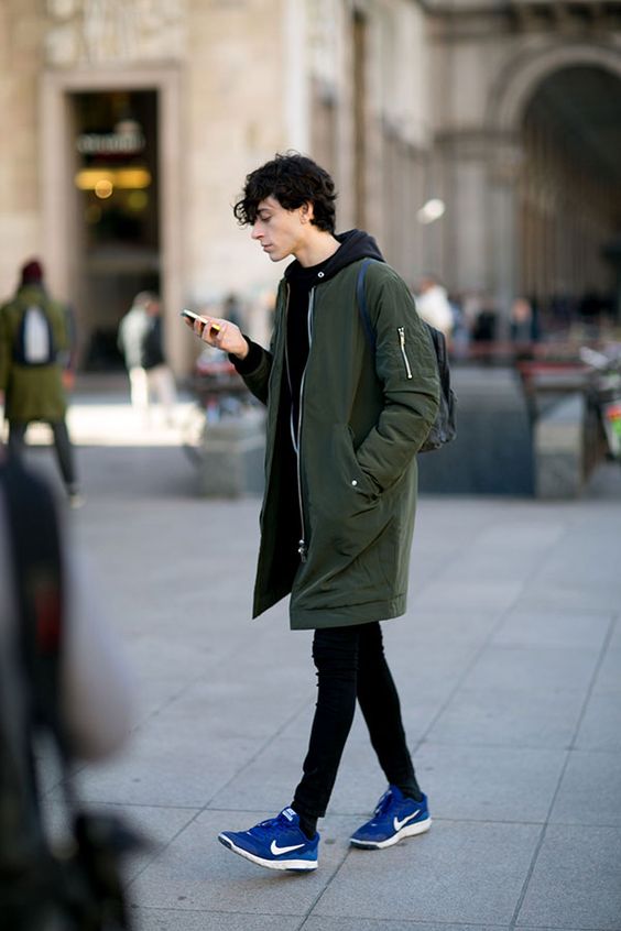 Set đồ cuối cùng nhưng không kém phần ấn tượng khi anh chàng này mix - match áo khoác Hoodie cùng Bomber dáng dài cực kỳ cá tính