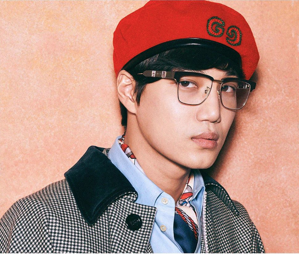 phong cách thời trang geek chic của nam ca sĩ EXO Kai