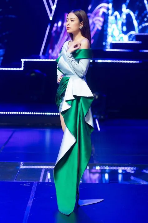 ELLE Style Awards ELLE Man Hoàng Thùy Linh tại buổi ghi hình The Debut