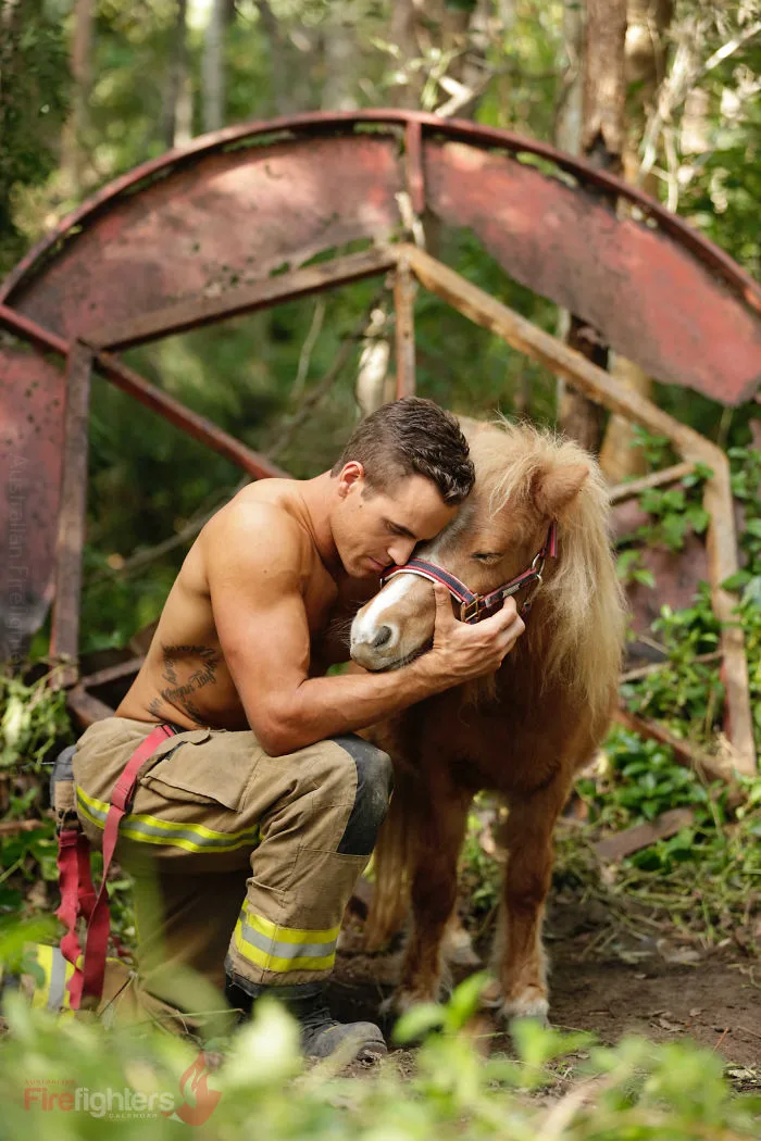linh cuu hoa - australian firefighter calender 2019 - elle man 19