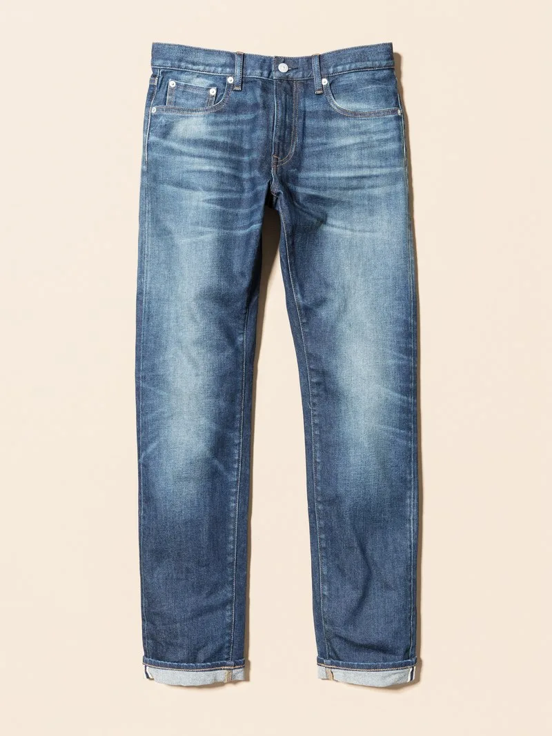 Mức giá 50$ là con số lý tưởng để sở hữu chiếc quần jeans nam slim fit của Uniglo. Ảnh: GQ