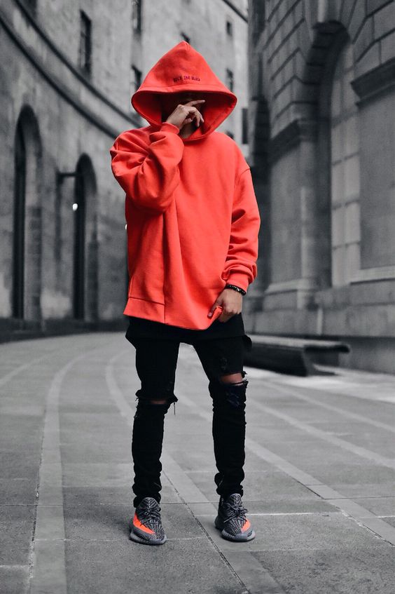 Tại sao bạn không thử làm mới bản thân cùng chiếc áo khoác Hoodie đỏ nổi bật như này