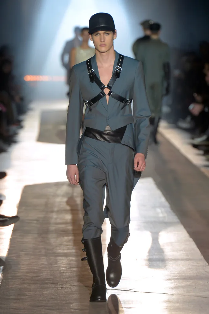 tuan le thoi trang nam milan 2018 moschino - 09