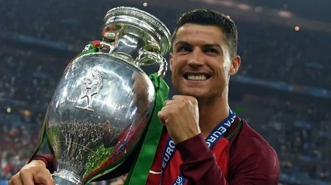 Cristiano Ronaldo - ELLE Man 5