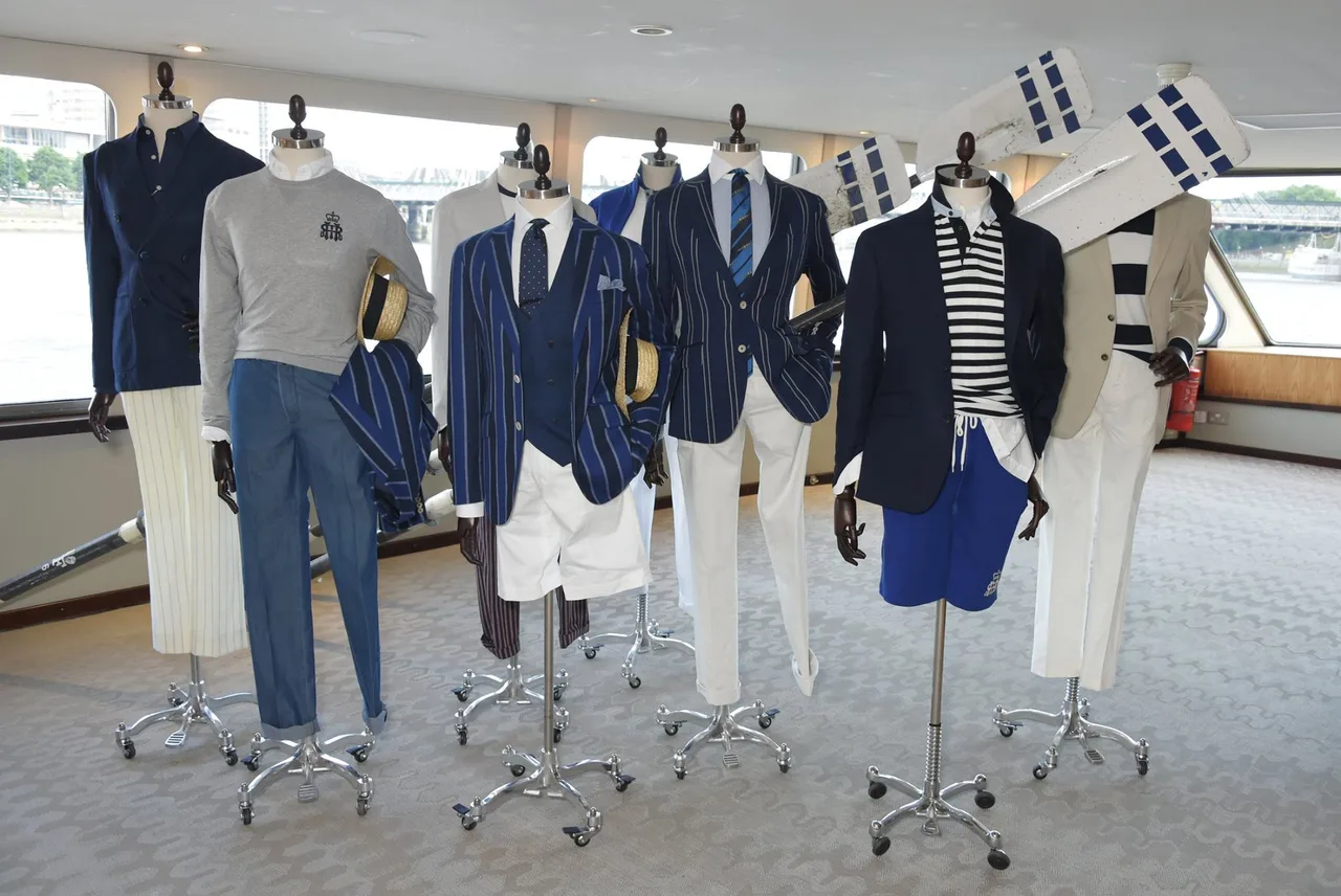 BST capsule Hackett Henley