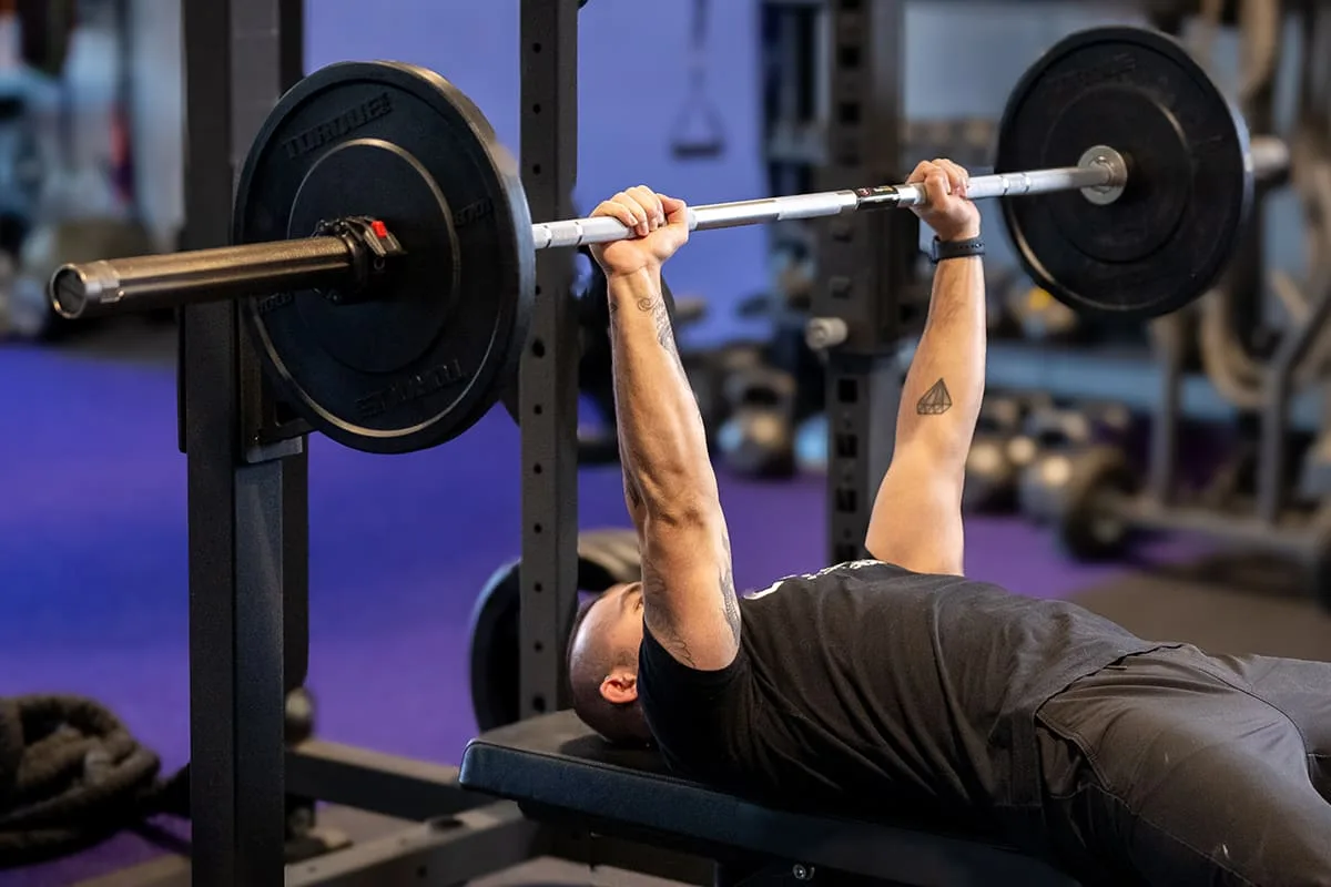 Bench press tập gym