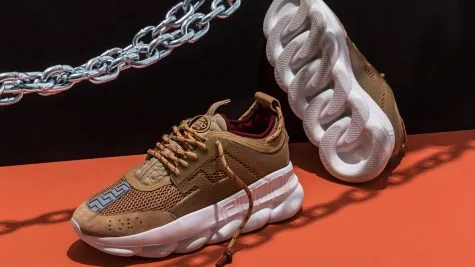 giay theo thao he 2019 - Versace Chain Reaction - elle man 1