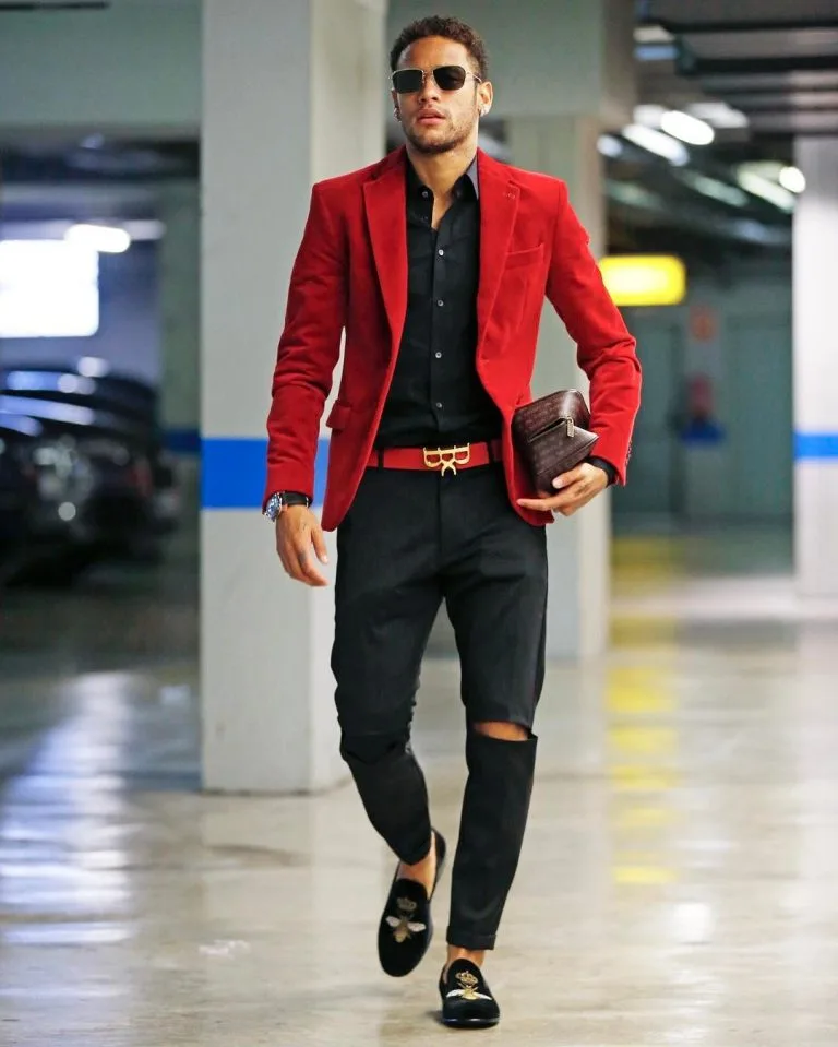 Neymar là một trong những cầu thủ mặc đẹp nhất thế giới. Ảnh: VIBZN