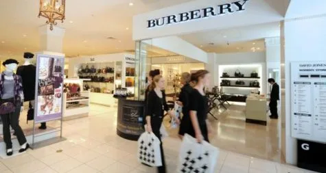 thuong hieu burberry elle man