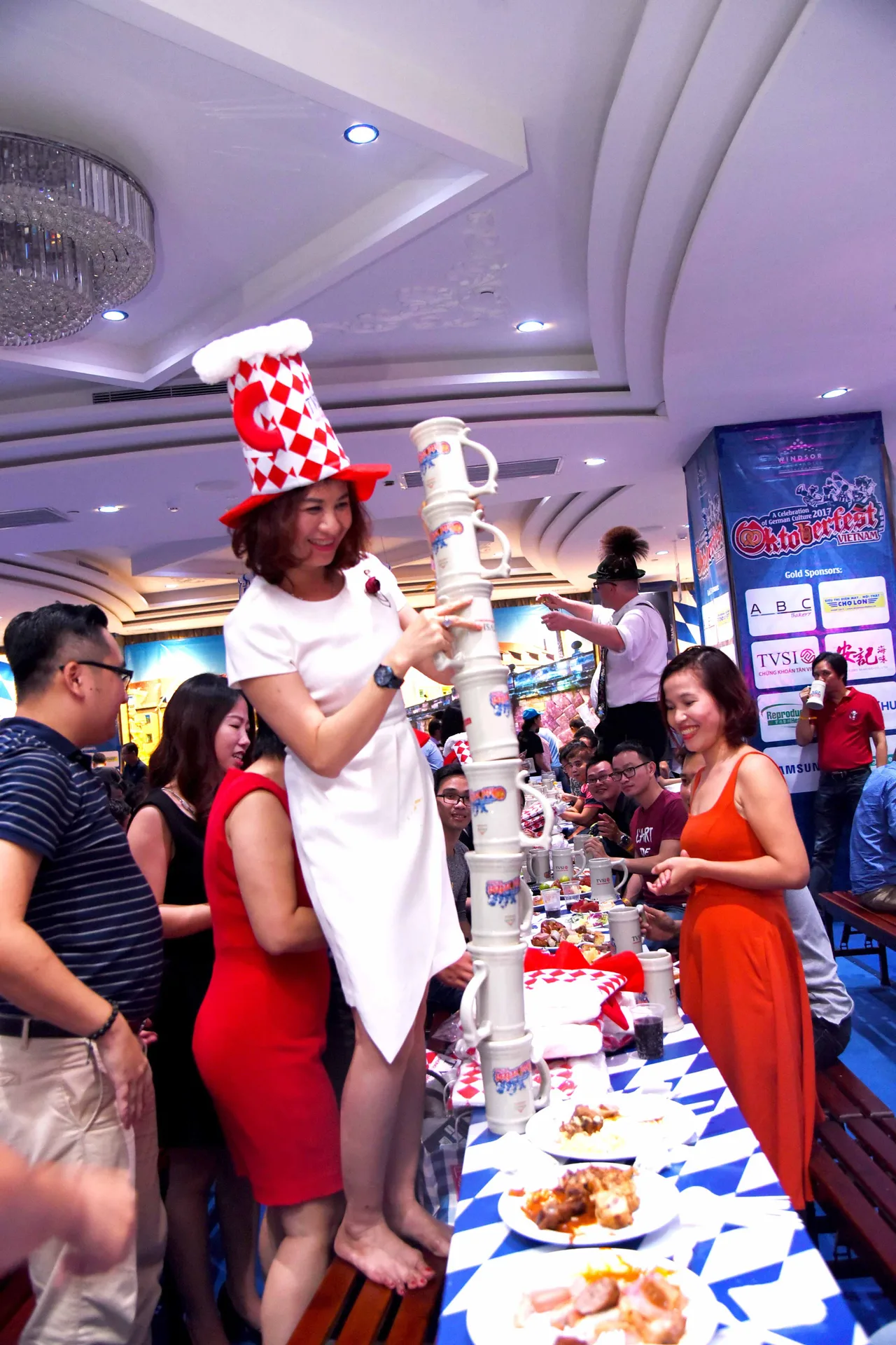 le hoi oktoberfest viet nam - elle man (15)