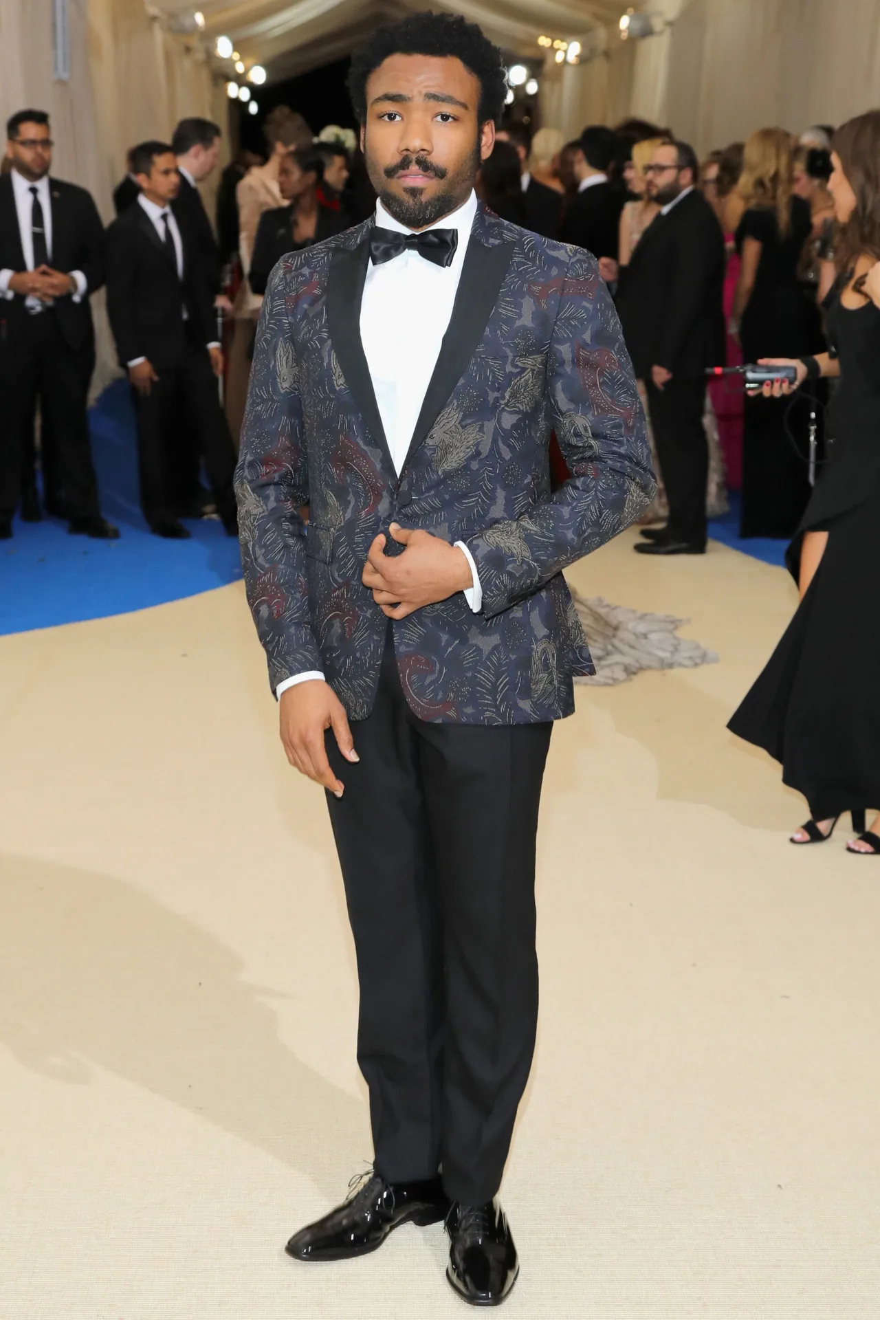 phong cach thoi trang met gala - donald glover - elle man