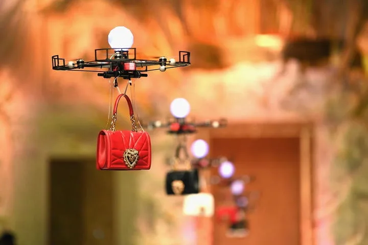 may bay drone - elle man 2