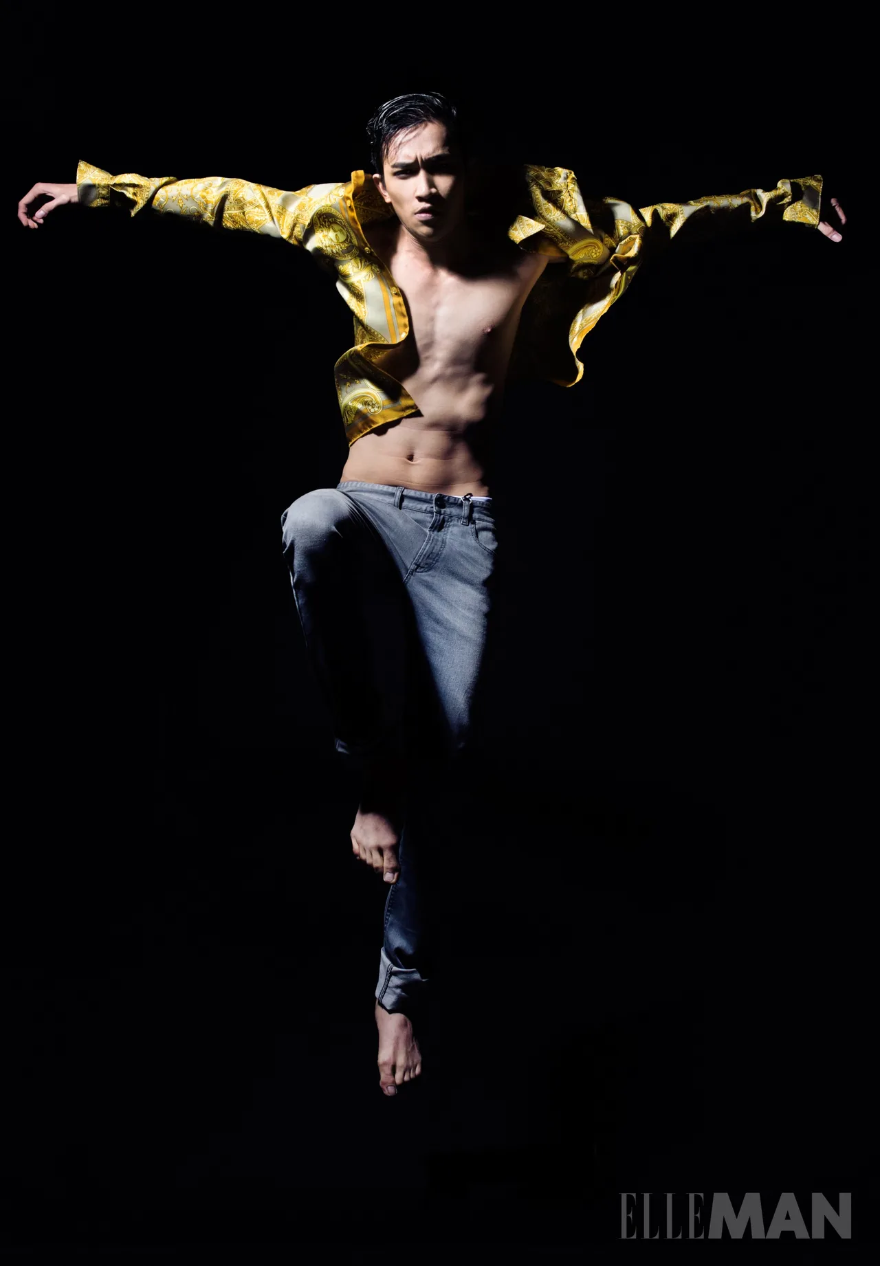 người mẫu Võ Cảnh mặc Versace người mẫu Võ Cảnh mặc Versace