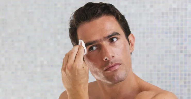 Bước tẩy trang là cần thiết trước khi bắt đầu skincare mỗi ngày