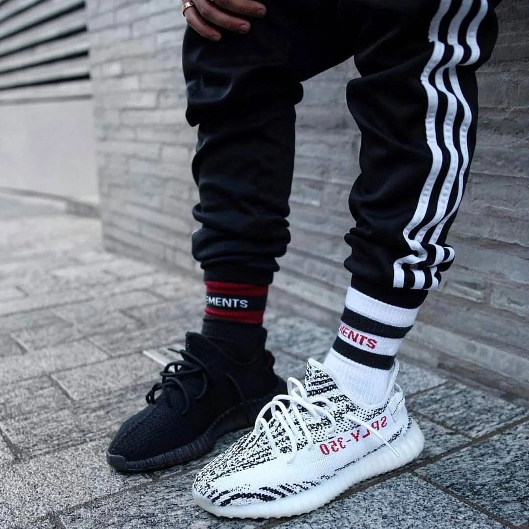 giay the thao adidas 2017 - adidas Originals YEEZY Boost 350 V2 Zebra - elle man 3