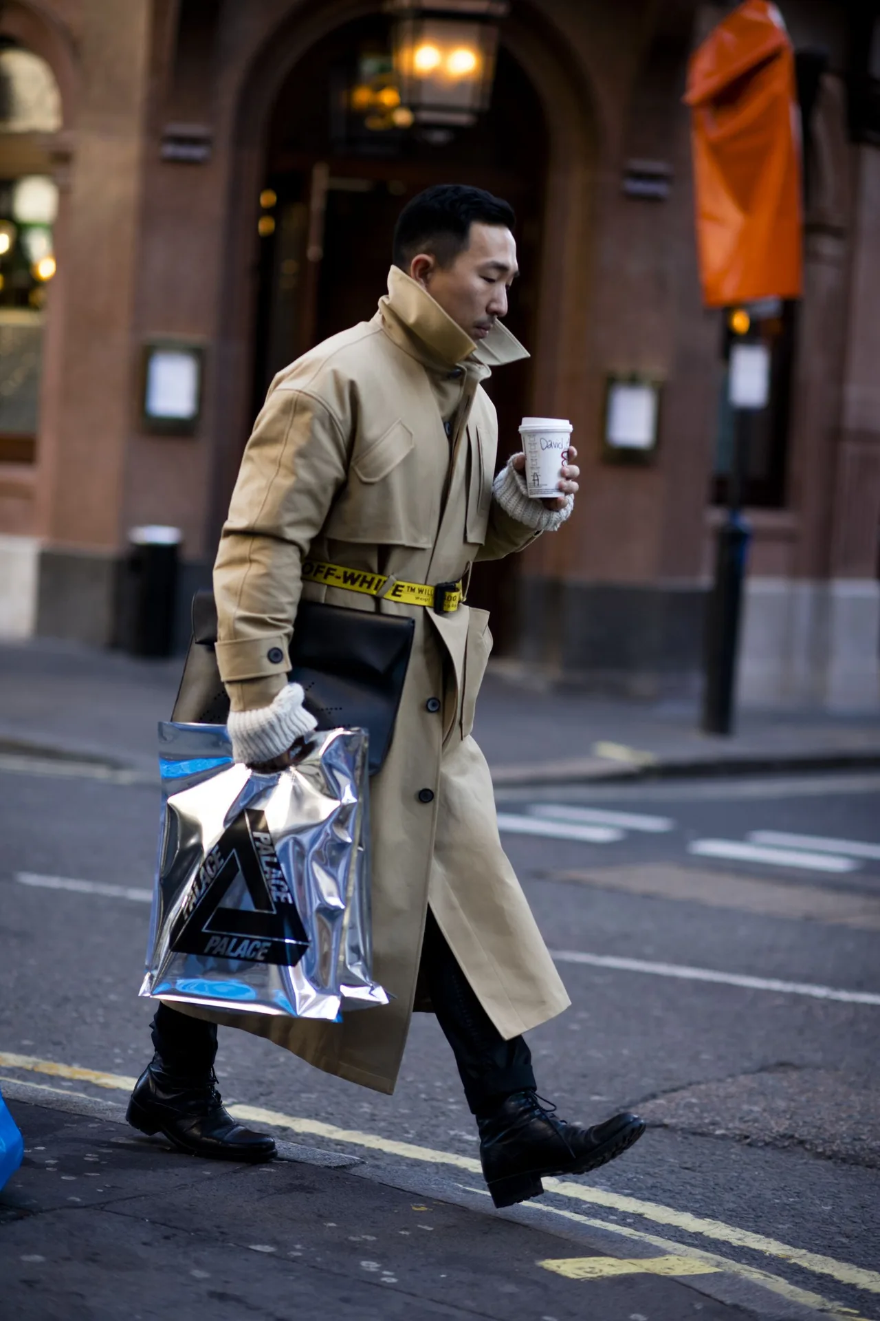 phong-cach-duong-pho-london-tai-tuan-le-thoi-trang-nam-thu-dong-2018-15-elleman