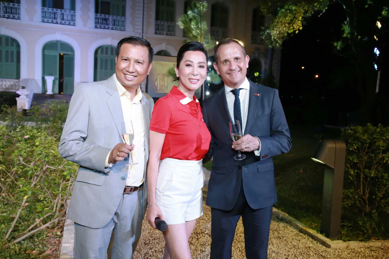 5 thuong hieu lacoste 85 nam Ky Duyen cung ong Tong LSQ Phap - elle vietnam