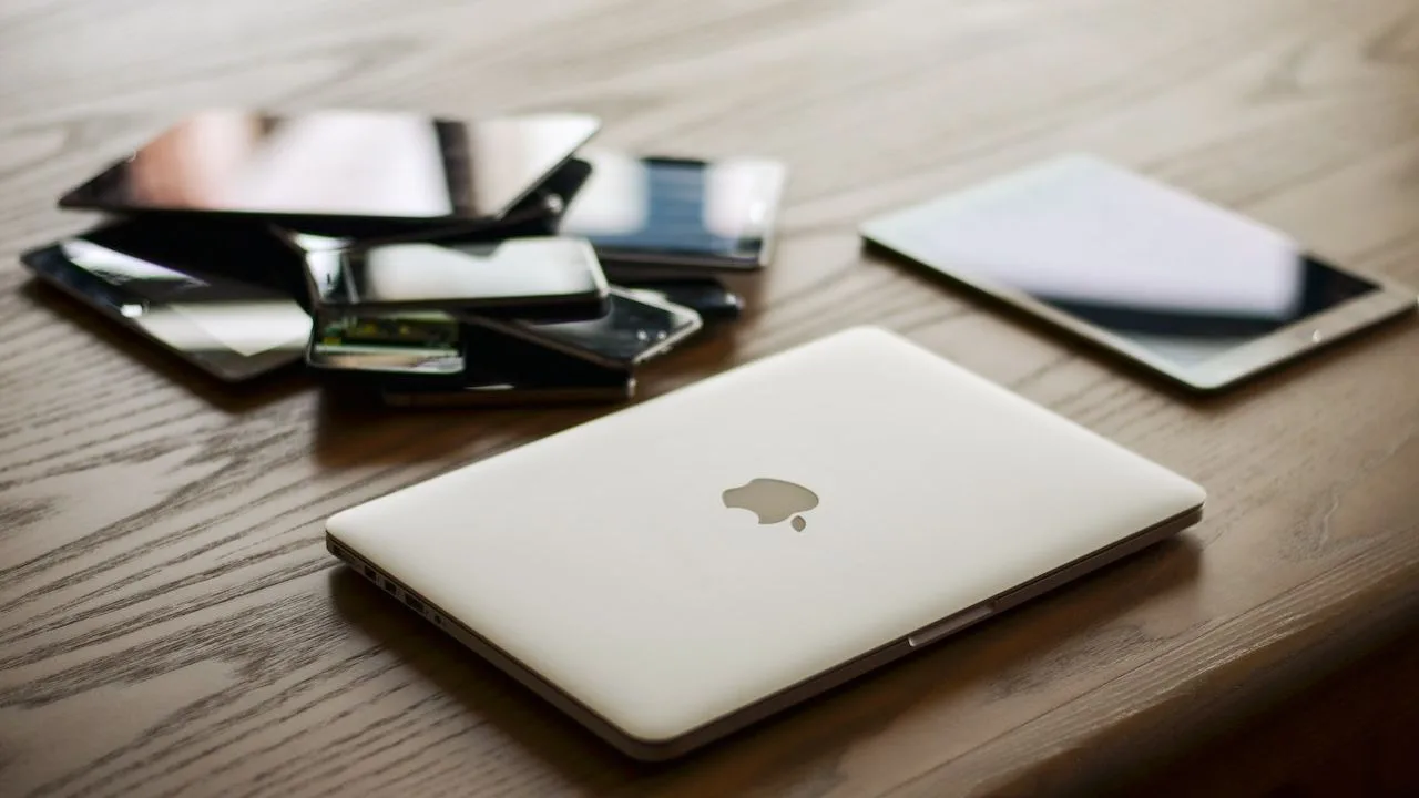 Phụ kiện điện thoại, laptop mà nam giới không thể thiếu