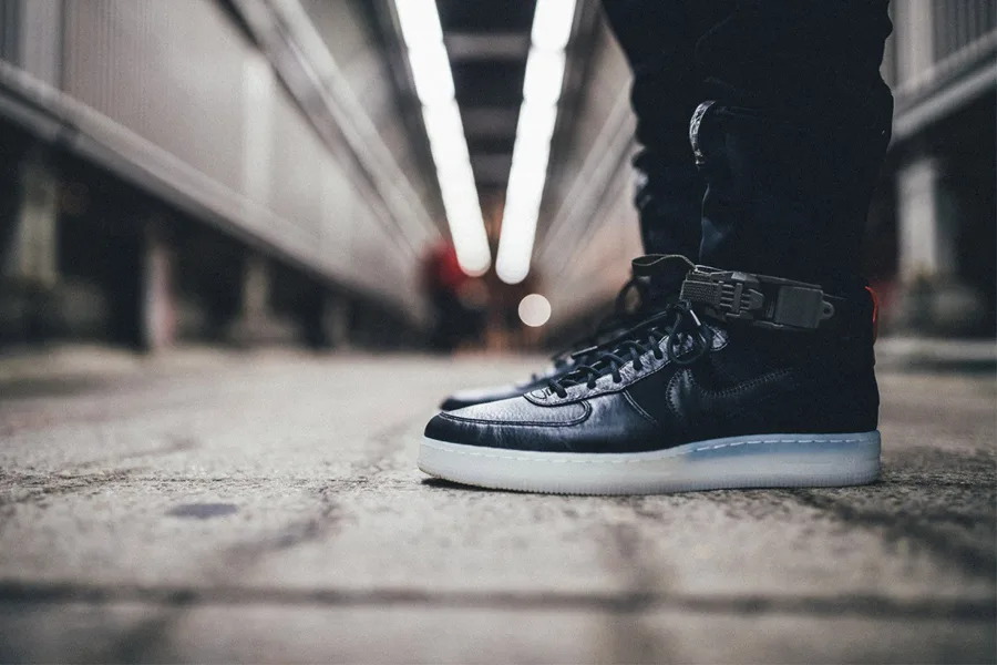 giay the thao - ACRONYM x NikeLab Air Force 1 Downtown - elle man 1