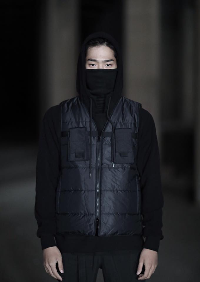 Tạo phong cách thời trang urban techwear với 5 thương hiệu bình dân- elle man30