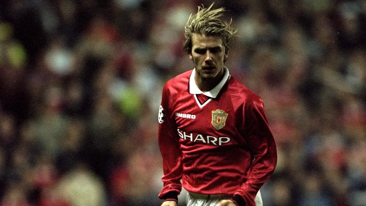 dong-phuc-thi-dau-umbro-MU-elle-man-2