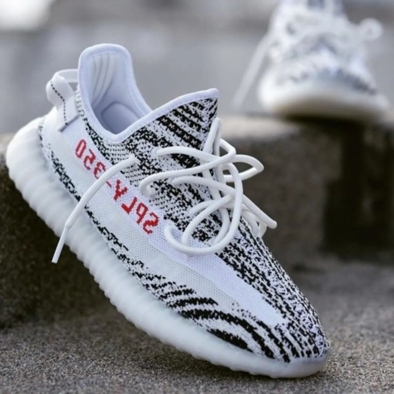 giay the thao adidas 2017 - adidas Originals YEEZY Boost 350 V2 Zebra - elle man 1