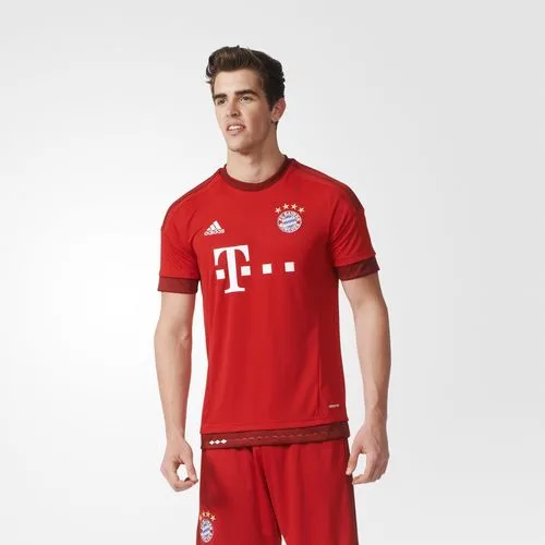 Thêm một thiết kế có màu đỏ của đội Bayern