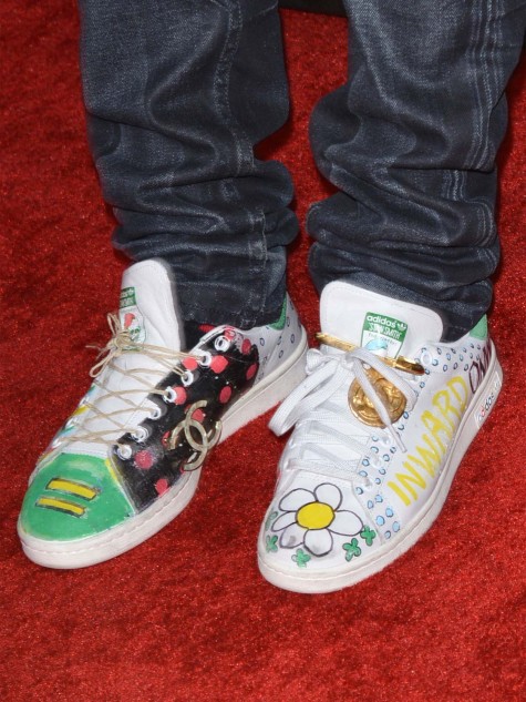 cách phối đồ nam đẹp như Pharrell với giày adidas cách phối đồ nam đẹp như Pharrell với giày adidas