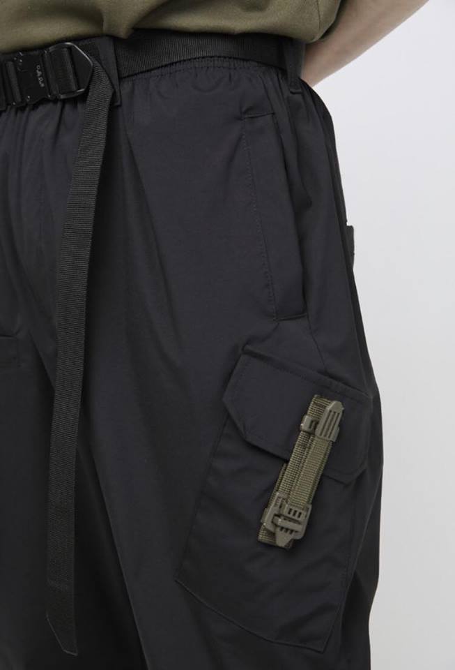 Tạo phong cách thời trang urban techwear với 5 thương hiệu bình dân- elle man28