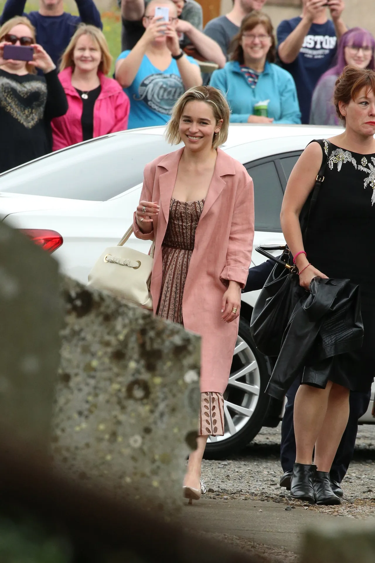 kit harrington - emilia clarke - splash news - elle man 7