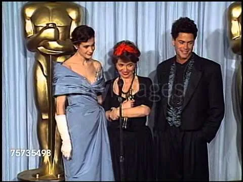 Thời trang Oscar - Quần xếp ly dài đến gót chân của Rob Lowe