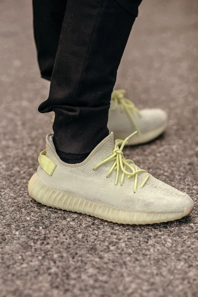 Một trong những thiết kế mới nhất của adidas Yeezy với tông màu vàng bơ dịu nhẹ cũng xuất hiện tại Đan Mạch. Ảnh: Asia Typek